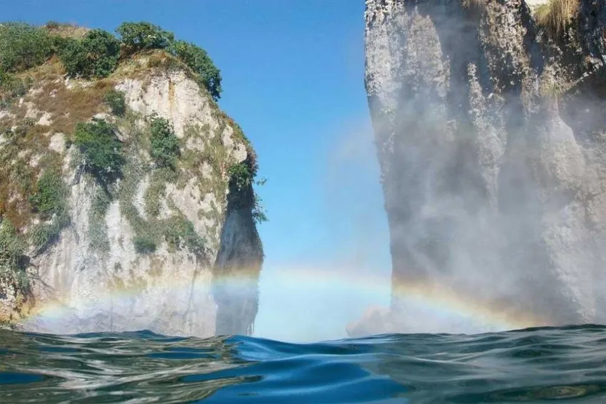 Islands of Los Arcos Boat and Snorkel Tour photo 2