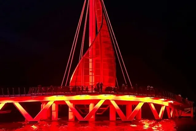 pier night red