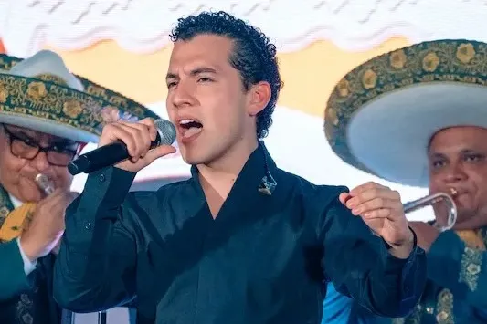 Mario Girón performing the anthem “México Lindo y Querido” at the Miami, Florida announcement for Heat Latin Music Awards. Photo Provided.