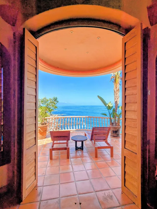 exterior lounge chairs with ocean