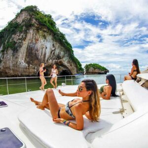 Luxury Yacht & Snorkel (Open Bar, Lunch)